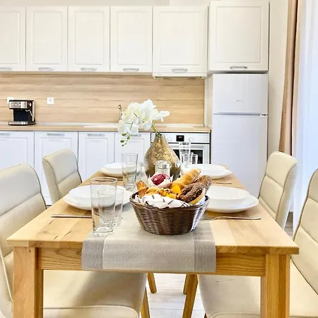 For 4 Guests Next To State Opera *