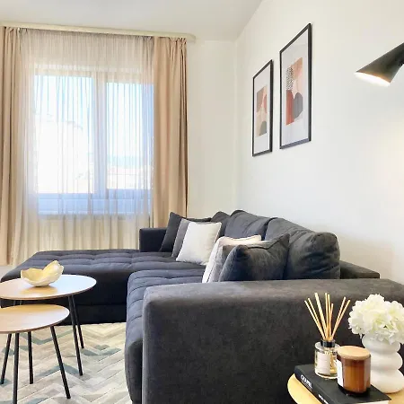 For 4 Guests Next To State Opera Apartmán *