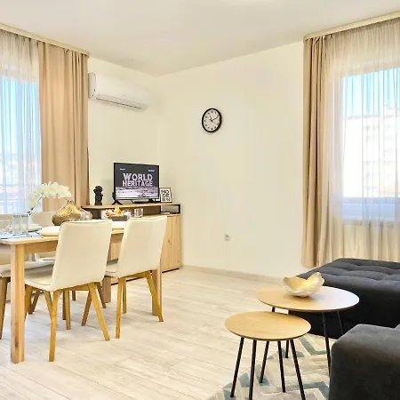 Apartment For 4 Guests Next To State Opera