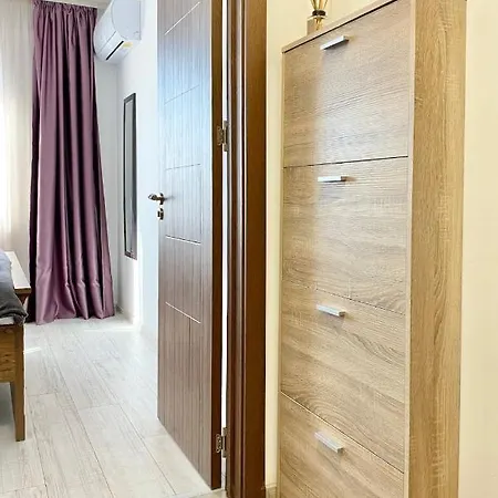 Apartment For 4 Guests Next To State Opera