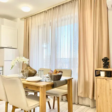 For 4 Guests Next To State Opera