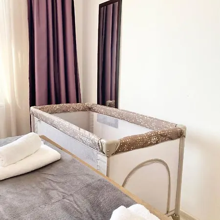 For 4 Guests Next To State Opera