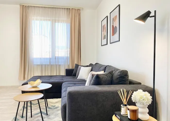 For 4 Guests Next To State Opera דירה *