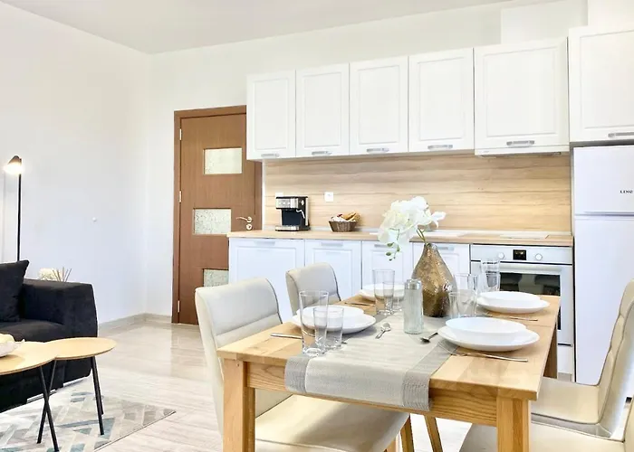 For 4 Guests Next To State Opera *