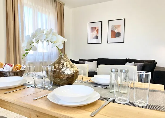 For 4 Guests Next To State Opera דירה