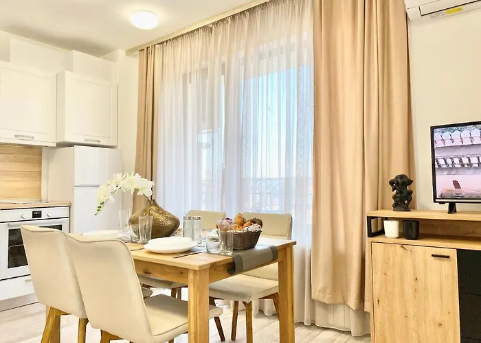 For 4 Guests Next To State Opera