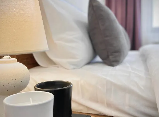 For 4 Guests Next To State Opera דירה *