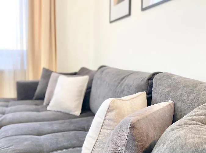 For 4 Guests Next To State Opera דירה *